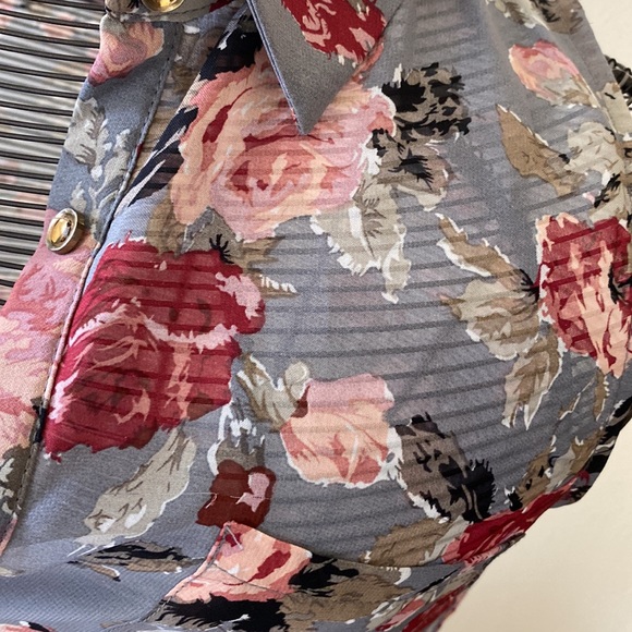 Floral sheer blouse tank - Picture 2 of 5